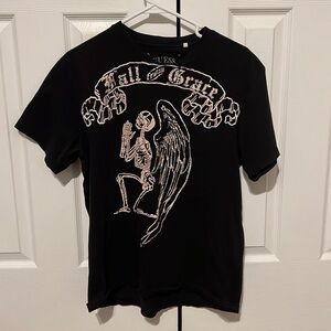 Guess “Fall From Grace” T-Shirt Size Largee